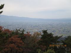 車を走らせ次に向かったのは、
「となみ夢の平　散居村展望台」
（となみゆめのだいら　さんきょそんてんぼうだい）
砺波平野に広がる散居村を一望出来ます。
でも、霞んでる＾＾；
PM2,5かなぁ‥。ｺﾞﾎｯ=3