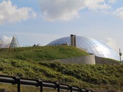 ドームが見えてきました。やっと来ることができた恐竜博物館^^