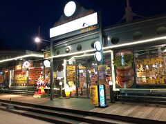 ラッキーピエロマリーナ末広店
ここはオリジナルのお土産も充実してます。

店舗の中で最も混雑してるお店かと