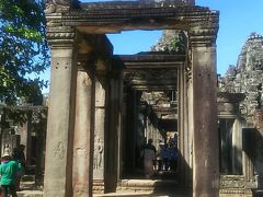 歩いて第一回廊から見て回ります。