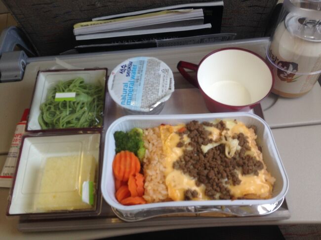 機内食<br />お茶蕎麦とそぼろご飯