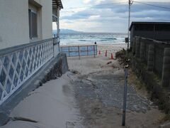 白浜の原田口で降り波チェック
海風オンショア強くガタガタの涙
