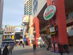 到着！ユニバーサルストリート(笑)夫婦二人旅なんて久しぶりで時間潰しに来ちゃいました。※中には入りません(笑)