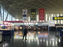 午後、ウルムチ空港へ。
第１、第２、第３ターミナルまであるが中国南方航空（CZ）は、第３ターミナルを利用。土産店やレストランは充実。

