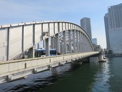 勝鬨橋　12:00
勝鬨橋は 隅田川の一番下流に架けられた橋で、2連のアーチ橋。 