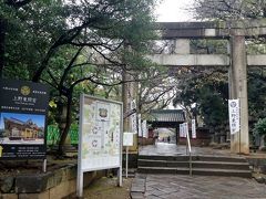 上野動物園を横目に見ながら歩いて上野東照宮へやって来ました。
徳川家康、吉宗、慶喜を祭る有名な神社です。