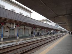 3時間ほどでポルト　カンパニャン駅に到着。
シンプルな駅です。
ここから乗り換えて一駅のサンベント駅へ向かいます。