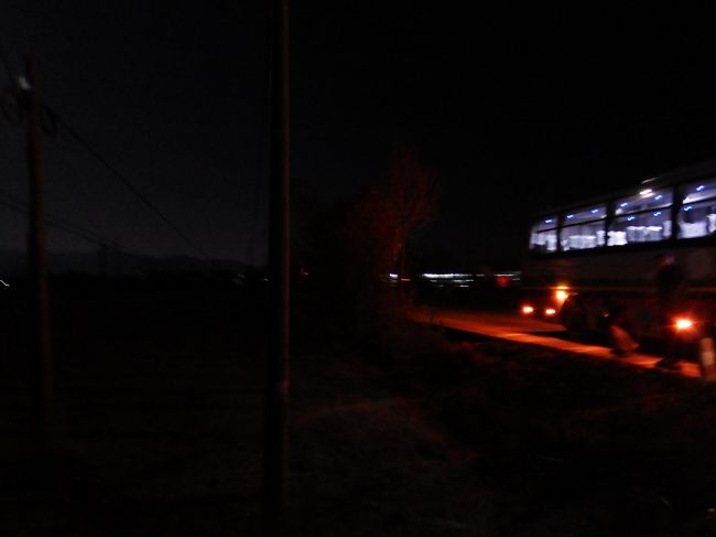 ギャンツェ市街地を過ぎたくらいで、<br />6時30分に青空トイレ休憩。