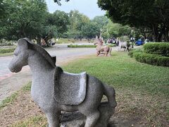 腹ごしらえの後には徒歩で台中公園へ。
