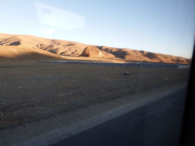 何か意味不明に広い建造物が見えてきました。