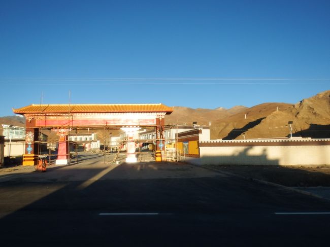 謎の門。補修工事中？