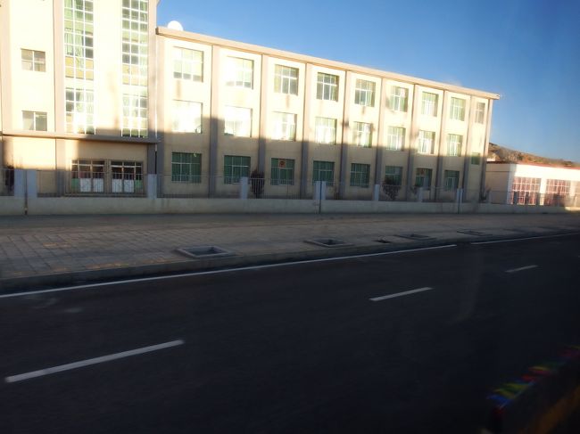 何となく大きな政府庁舎って感じがする建物。