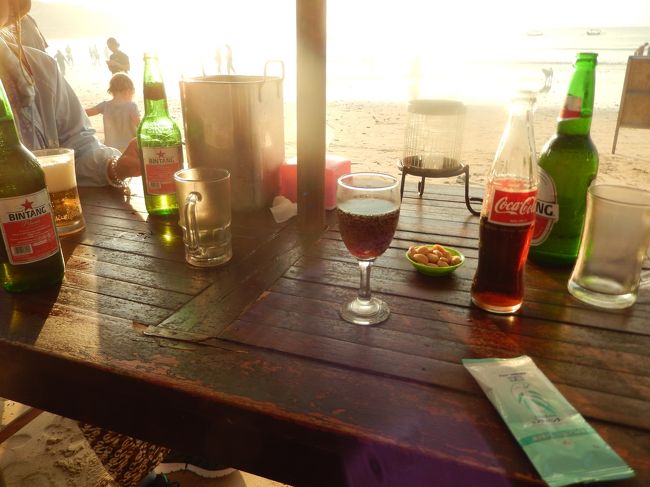 <br />　最後のディナーは、ムアヤカフェへ。<br /><br />　好きなものをチョイスして最前列のテーブルへ。<br />