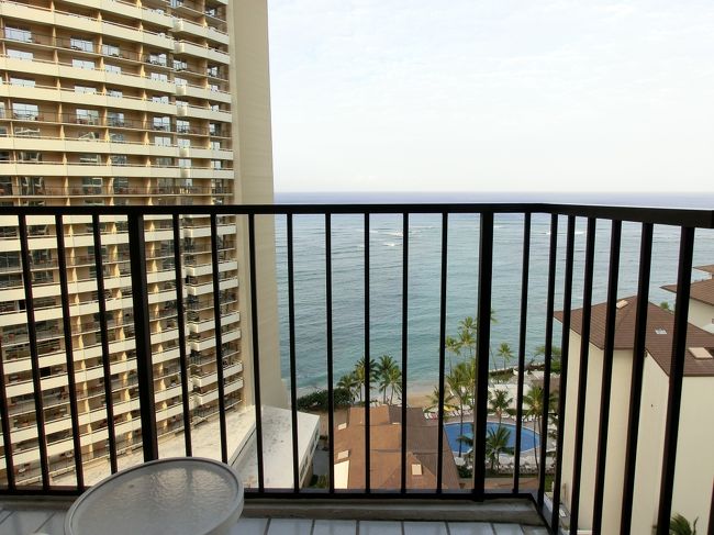 ３日目の朝です。<br /><br />目が覚めたらまずはラナイに出て景色を眺め<br />たくなります。