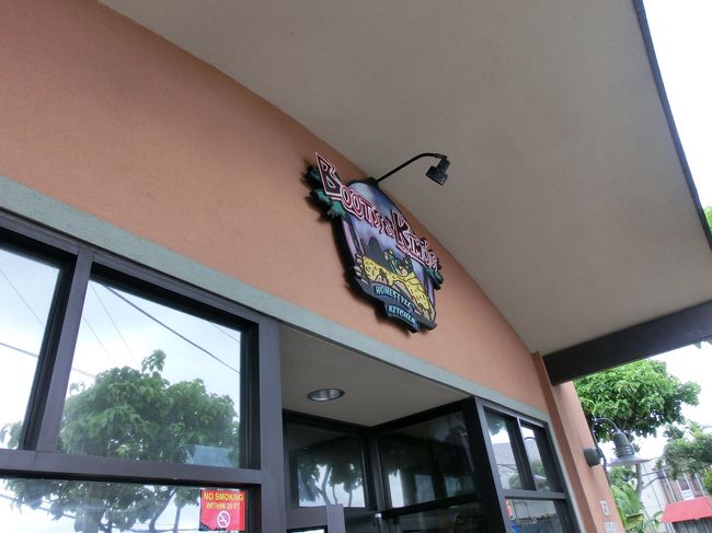 一番多くの人が向かったのが、ここ！<br />ブーツ＆キモズ。<br /><br />お店の前には多くの人が待っています。