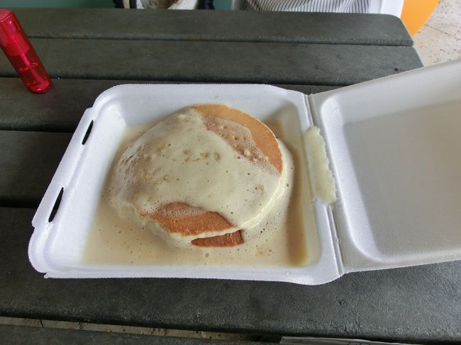 初対面のパンケーキ。<br />ん～。皆さんが美味しいというのがわかります。<br />マカダミアナッツソースが美味です。