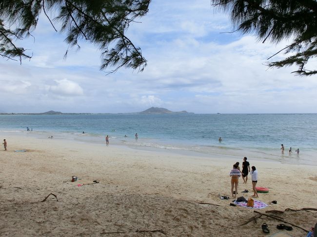 カイルア・ビーチ～～～！！<br /><br />昨年は雨に降られてビーチに寄らずに帰ったのですが<br />再訪して正解でした。