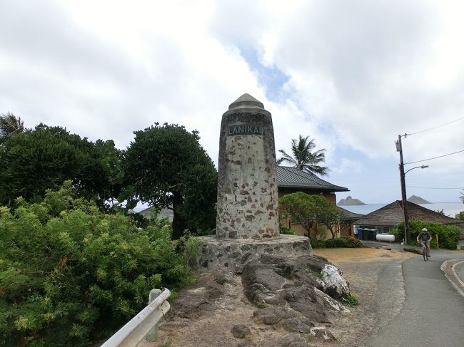 では、続いてラニカイビーチを目指します。<br /><br />おなじみの。坂の上に建ってました。