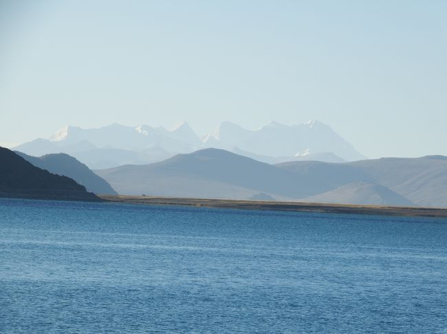 向こうにはニンチェンカンサ峰