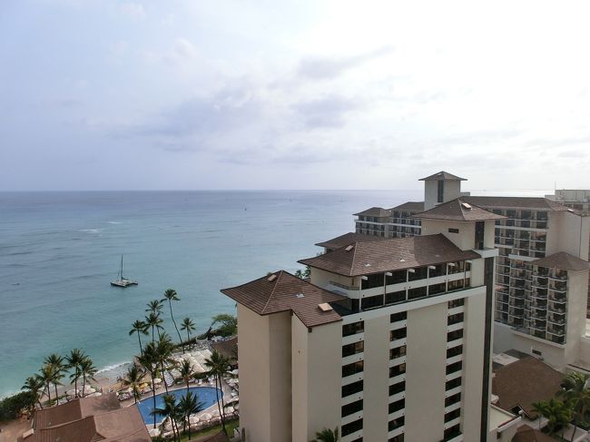 ホテルに戻り一旦休憩。<br /><br />ワイキキ中心のホテルなので、とても便利です。