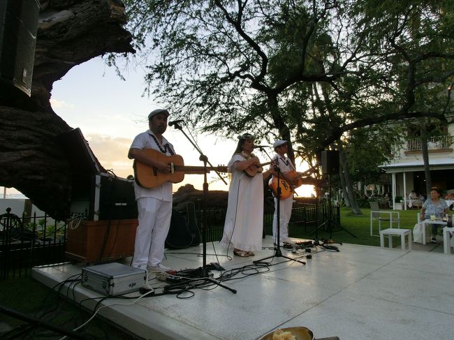 ハワイアンソングに聞きほれてしまいます。<br />この雰囲気とハワイアンの音色が最高。