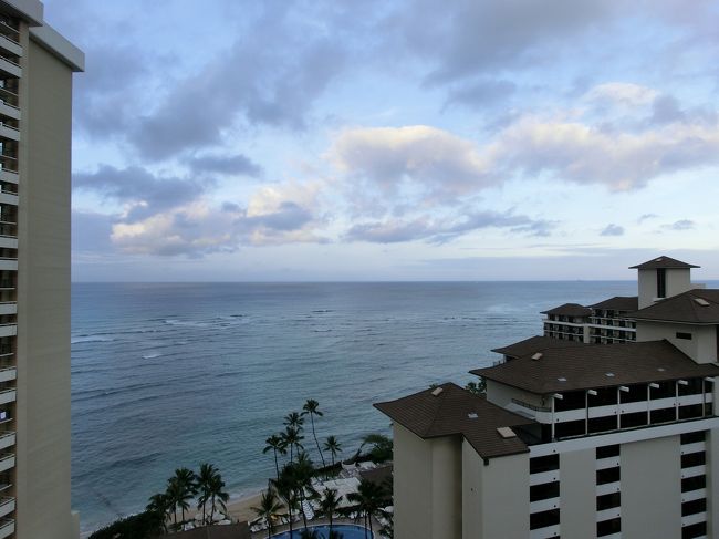 帰国日です。<br />スーツケースは先に空港へ持っていかれるのでパッキ<br />ングをして、機内持ち込み荷物だけを取り出しておき<br />ます。<br /><br />今回は、空のスーツケースを１個余計に持ってきてい<br />たので、多くなった荷物も容易に収納できました。<br /><br />空港でスーツケースを引き取るので、最終チェックは<br />その時にもできます。