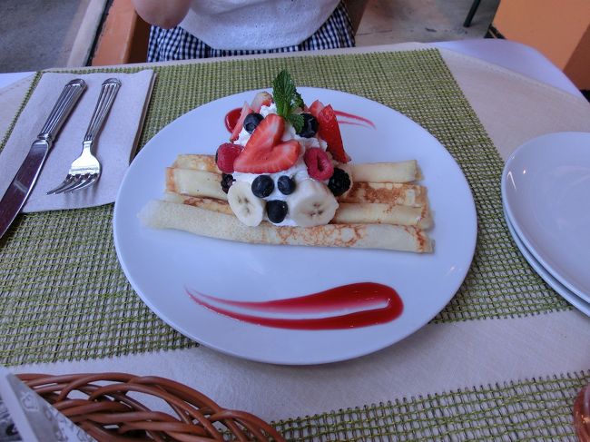 そして、クレープ。<br /><br />どちらも美味しいです。<br /><br />ＪＣＢのクーポン利用でドリンク無料です。