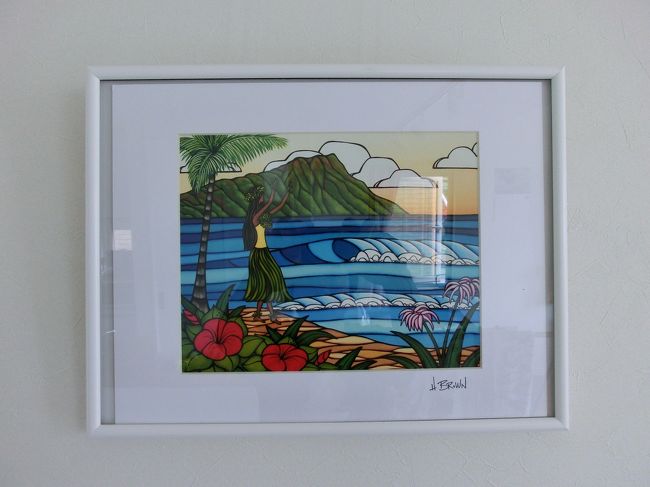 買ってきたものをいくつか･･･。<br /><br />　これは、シェラトンホテルのグリーンルームで買った<br />ヘザーブラウンさんの絵画。<br /><br />　ダイヤモンドヘッドとビーチとハイビスカスとフラ。<br />まさに初心者向けの１枚。