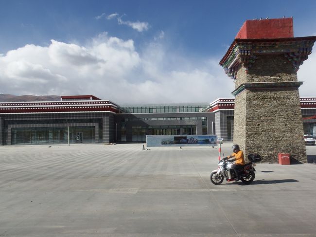 途中、なんかすごい施設があった。