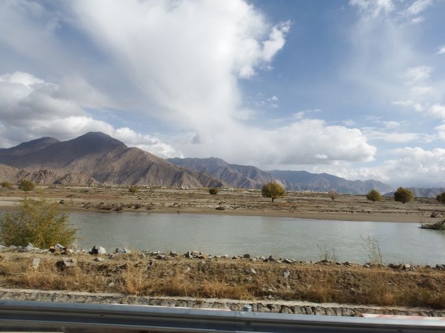 そういえば雲が多いなぁ。