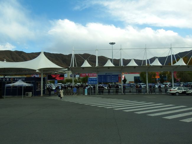 じゃあとりあえずバスに乗ってラサ市街地へ。