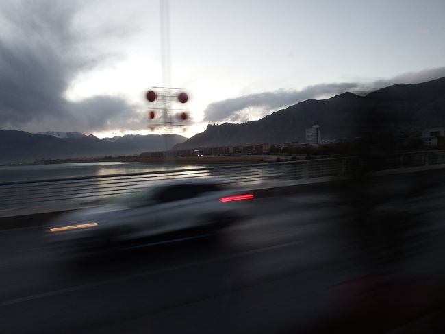 さらに橋を渡ります。