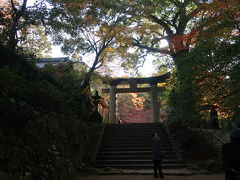 仁比山神社の鳥居がみえます。