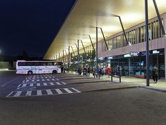 すっかり夜になった頃、カウナスのバスターミナルに到着
物凄く立派です
