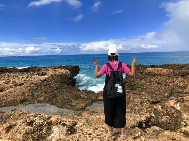 やっぱり晴れてきた！<br />マーメイドケーブにいくには岩場を歩いていきます<br />