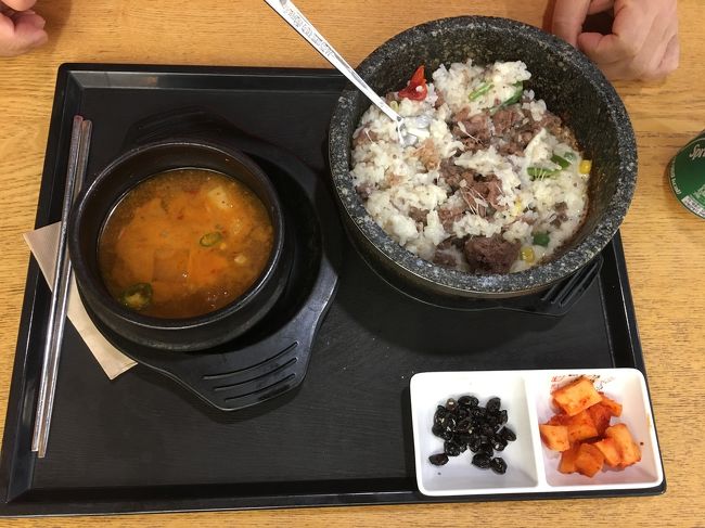 東大門のアウトレットモールの<br />フードコート