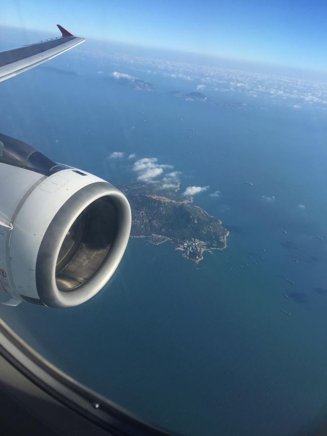 食事が終わり映画を見ているとあっという間に香港空港着陸態勢