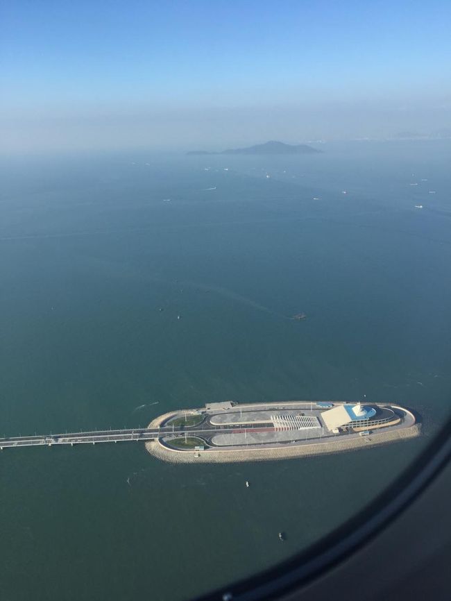 海底トンネル入り口