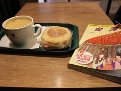 関空、第二ターミナルへやってきました。
PEACHのチェックインは出発の2時間前からなので、4トラのWIFIを借りて、プロント朝ごはんを頂きながら台南の街歩きについて調べます。