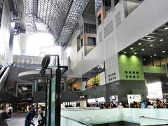 朝９時頃ＪＲ京都駅に到着。
ミスドで朝食後、荷物を駅Ｂ１Ｆのキャリーサービスに預け、奈良線に乗って東福寺駅へ向かいます。

ＪＲ京都駅キャリーサービスCrosta
　↓
https://handsfree-japan.com/

行きはスーツケースをホテルまで届けてもらいましたが、帰りの便は宿泊先のアパホテル京都祇園EXCELLENTと契約していないということで利用できませんでした。
