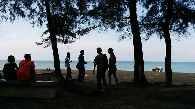 行き先が異なるのでロックアイランドのかけ声でボートに向かう。