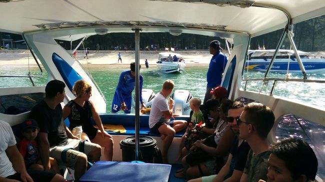 ９時、予定通り出港。