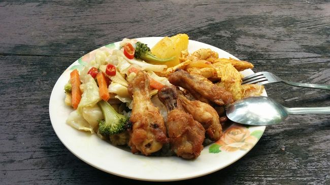 シュノーケルはお腹が空くので目一杯乗せる。<br />ペロリと完食。何を食べても旨い。