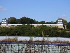ホームから明石城が見えます。