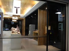 お土産にFUNBOXのパイナップルケーキを購入。