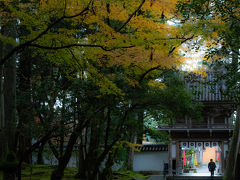 1日目　11月23日　15：30　那谷寺（なたでら）/山門

717年開創、白山信仰の古刹。


拝観料　600円
駐車場　無料