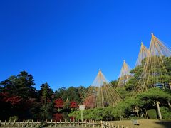 2日目　11月23日　8：00　兼六園（けんろくえん）

6時起床。
元は加賀藩主の別荘庭園。
日本三名園、国の名勝。


入園料　310円
兼六駐車場　有料