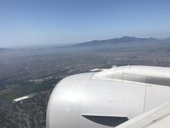 朝食終了間際で着陸体制に入りましたとアナウンスが入り一同大騒ぎ。やっぱりアメリカン・・・。定刻より20分早着は有難かったですけどね。

初めての入国審査はネットで取得した観光ビザと乗ってきた飛行機の搭乗券をパスポートと提出するだけ。入国カードも記載不要になり楽勝でした。