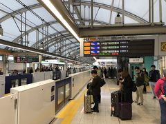 今回の旅行はのっけからやらかしました。
普段朝イチの成田便の際は地元の駅からリムジンバスと言うのが安心ルートで今回もちゃんと予約していました。
ところが前日のアラームの時間を間違え(寝坊では無い)、アラームでちゃんと起きトイレに座った時点でバス出発5分前！
当然バスなんか間に合う訳も無く焦りを抑えながらNAVITIME先生で検索。
とにかく電車で日暮里を目指して京成スカイライナーに乗れと。
ダッシュで準備して日暮里までやって来ました。