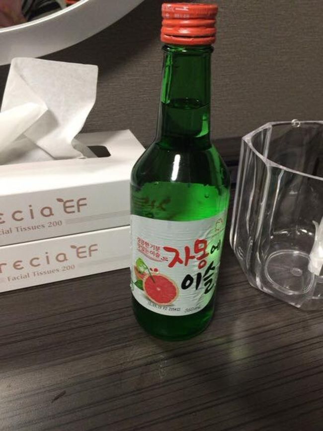 一昨日友人と飲んだフルーツソジュが美味しかったので、ソウル出発前にコンビニで買いました。<br />これ、女性でも飲みやすくオススメします！